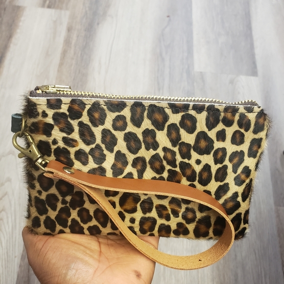 Handmade leopard wristlet - Picture 3 of 11